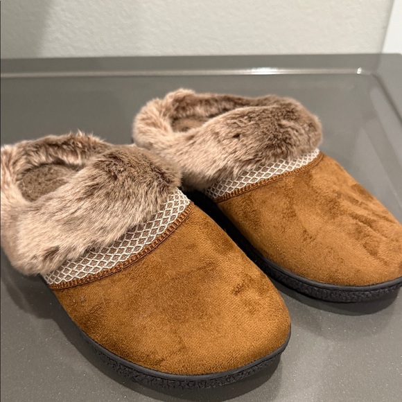 Cozy Brown women’s slippers with Faux Fur Lining - Picture 4 of 6